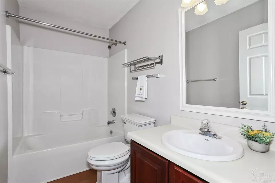 Bath - 578 Batten Blvd, Pensacola, FL 32507 photo 5 of 5