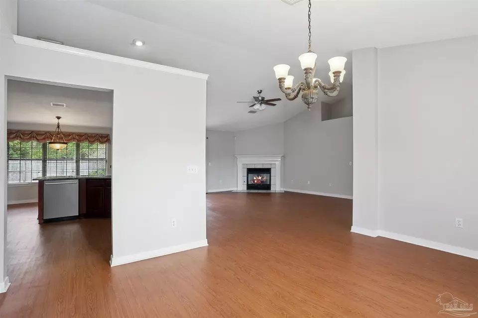 Living - 578 Batten Blvd, Pensacola, FL 32507 photo 9 of 9