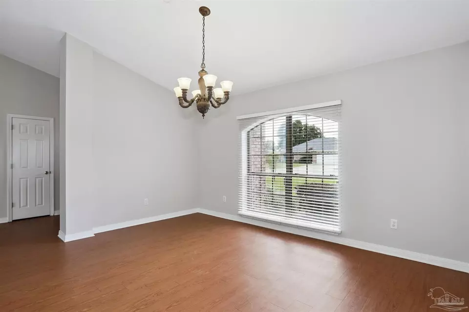 Living - 578 Batten Blvd, Pensacola, FL 32507 photo 8 of 9