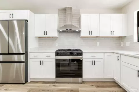 Kitchen - 4645 Briaroak Dr, Pace, FL 32571 photo 3 of 3