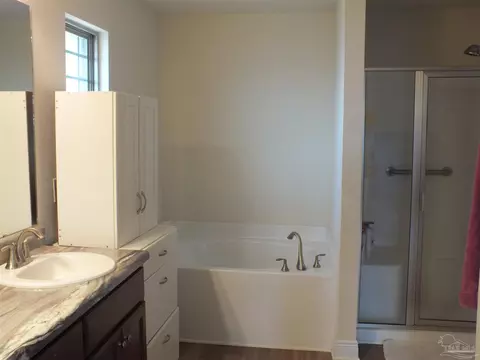 Bath - 4441 Fiske St, Pace, FL 32571 photo 3 of 4