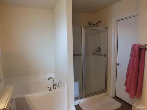 Bath - 4441 Fiske St, Pace, FL 32571 photo 4 of 4