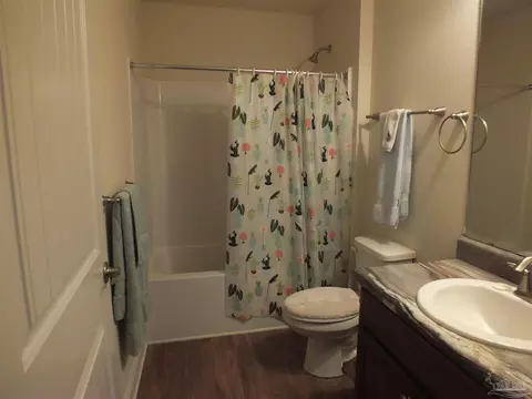 Bath - 4441 Fiske St, Pace, FL 32571 photo 2 of 4