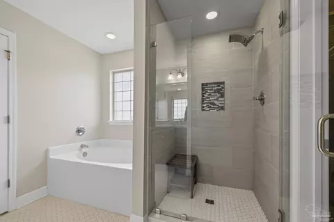 Bath - 6049 Autumn Pines Cir, Pace, FL 32571 photo 2 of 3