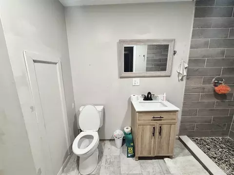 Bath - 4832 W Spencer Field Rd, Pace, FL 32571 photo 2 of 4