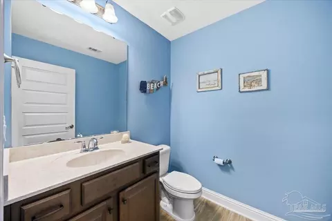 Bath - 8121 Silver Maple Dr, Milton, FL 32583 photo 8 of 8