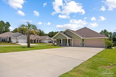 Exterior - 8121 Silver Maple Dr, Milton, FL 32583 photo 2 of 7