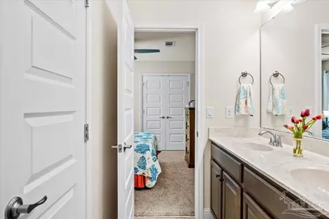 Bath - 8121 Silver Maple Dr, Milton, FL 32583 photo 6 of 8