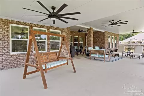 Exterior - 8121 Silver Maple Dr, Milton, FL 32583 photo 4 of 7