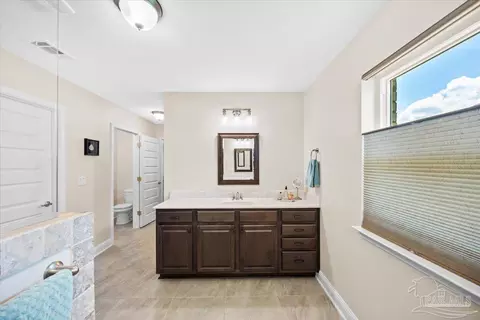 Bath - 8121 Silver Maple Dr, Milton, FL 32583 photo 2 of 8
