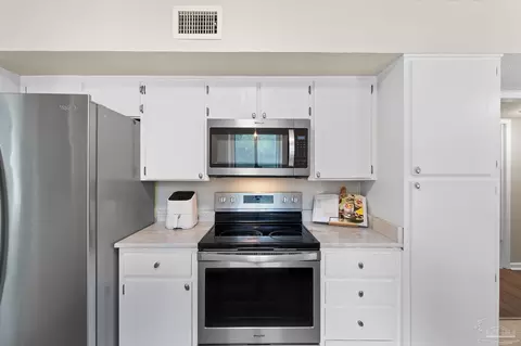 Kitchen - 5069 Guernsey Rd, Pace, FL 32571 photo 4 of 4