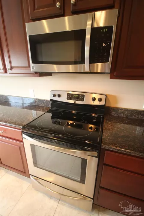 Kitchen - 6033 Stonechase Blvd, Pace, FL 32571 photo 8 of 10