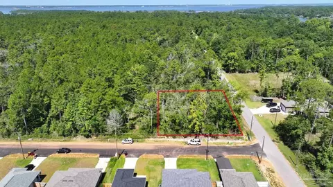 Del Monte St, Milton, FL 32583 photo 2