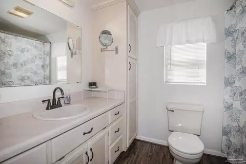 Bath - 11230 Bobcat Trl, Milton, FL 32583 photo 1 of 2