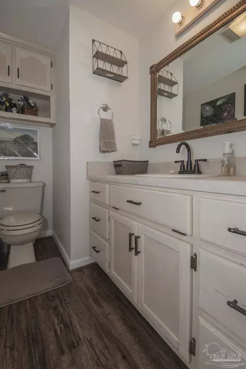 Bath - 11230 Bobcat Trl, Milton, FL 32583 photo 2 of 2