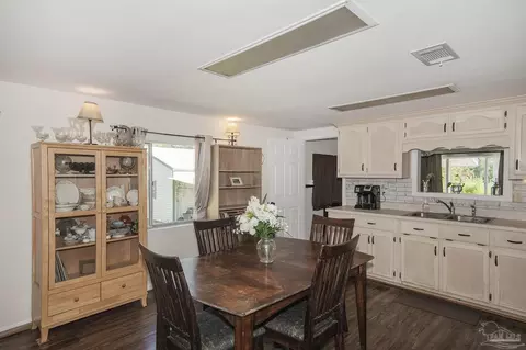 Dining - 11230 Bobcat Trl, Milton, FL 32583 photo 4 of 4