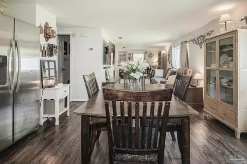 Dining - 11230 Bobcat Trl, Milton, FL 32583 photo 3 of 4