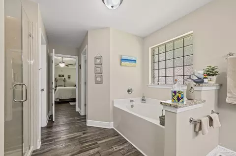 Bath - 6065 Autumn Pines Cir, Pace, FL 32571 photo 3 of 4