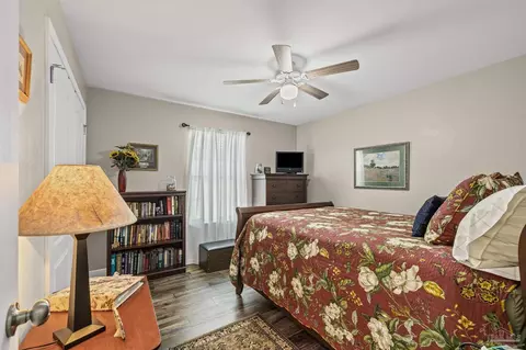 Bedroom - 6065 Autumn Pines Cir, Pace, FL 32571 photo 3 of 6