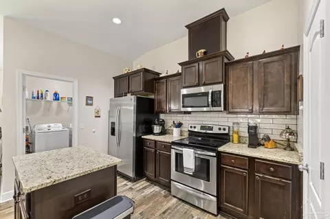 Kitchen - 6065 Autumn Pines Cir, Pace, FL 32571 photo 5 of 6