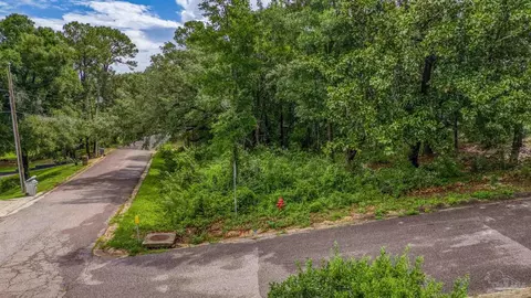 7535 Lakeside Dr, Milton, FL 32583 photo 2