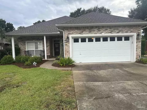 5924 Hermitage Dr, Pensacola, FL 32504
