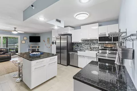 201 Pensacola Beach Rd #D6, Gulf Breeze, FL 32561