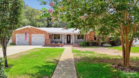 106 Florida Ave, Gulf Breeze, FL 32561