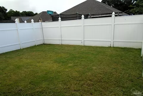 Exterior - 3868 Throne Ct, Milton, FL 32583 photo 6 of 7