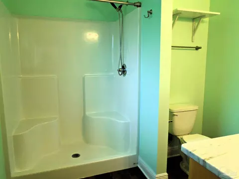 Bath - 3868 Throne Ct, Milton, FL 32583 photo 2 of 3