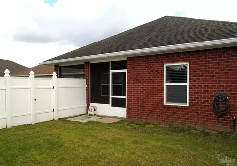 Exterior - 3868 Throne Ct, Milton, FL 32583 photo 5 of 7