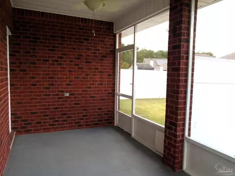 Exterior - 3868 Throne Ct, Milton, FL 32583 photo 2 of 7