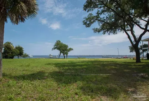 3015 Bay St, Gulf Breeze, FL 32563