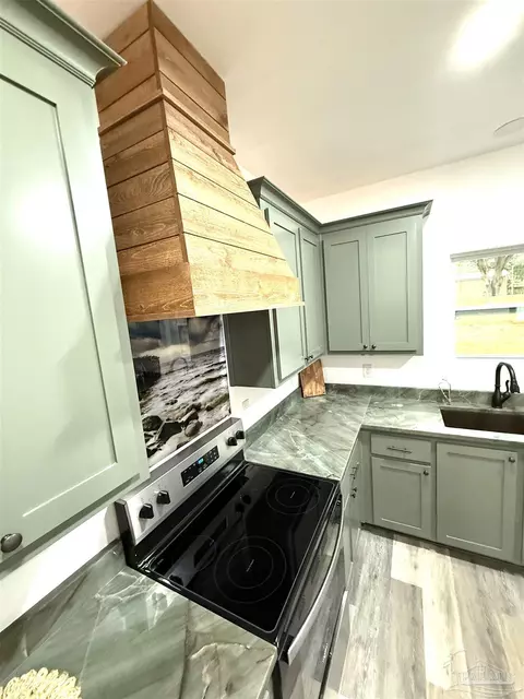 Kitchen - 4035 Charles Cir, Pace, FL 32571 photo 16 of 17
