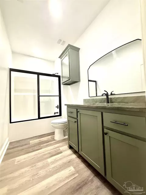 Bath - 4035 Charles Cir, Pace, FL 32571 photo 3 of 21