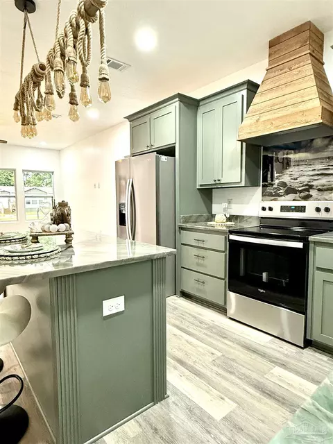 Kitchen - 4035 Charles Cir, Pace, FL 32571 photo 11 of 17