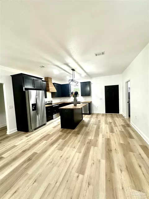 Kitchen - 4035 Charles Cir, Pace, FL 32571 photo 1 of 17