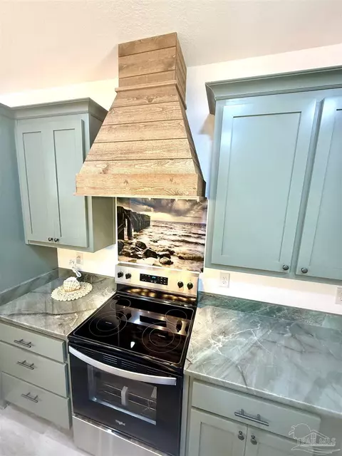 Kitchen - 4035 Charles Cir, Pace, FL 32571 photo 3 of 17