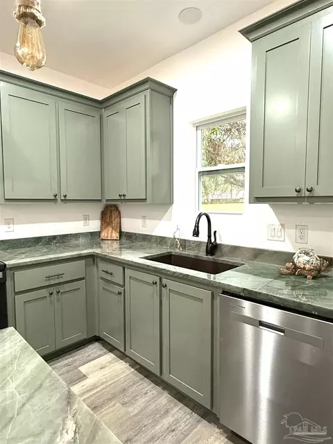 Kitchen - 4035 Charles Cir, Pace, FL 32571 photo 13 of 17
