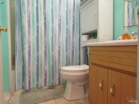 Bath - 4523 Struth Ln, Pace, FL 32571 photo 5 of 5
