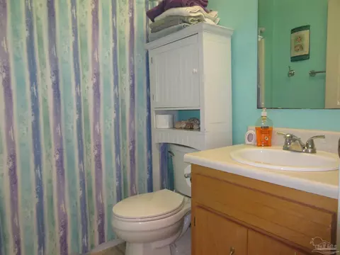 Bath - 4523 Struth Ln, Pace, FL 32571 photo 4 of 5