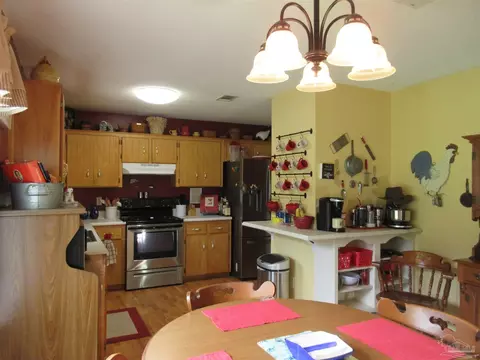 Kitchen - 4523 Struth Ln, Pace, FL 32571 photo 4 of 8