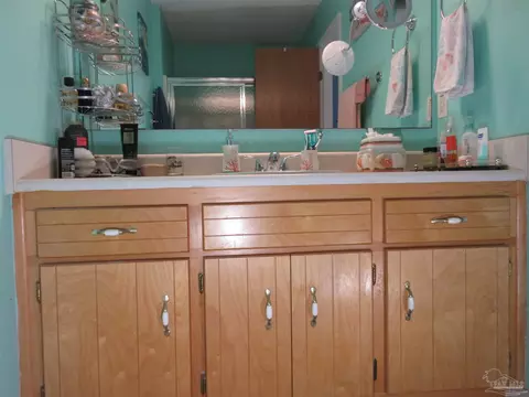 Bath - 4523 Struth Ln, Pace, FL 32571 photo 2 of 5