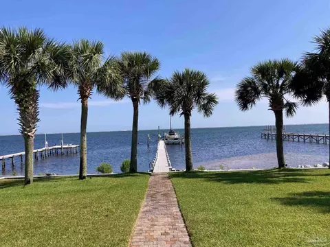 6735 Tidewater Dr, Navarre, FL 32566