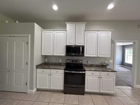 Kitchen - 150 Countri Ln, Cantonment, FL 32533 photo 4 of 5