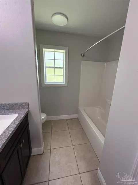 Bath - 150 Countri Ln, Cantonment, FL 32533 photo 4 of 5