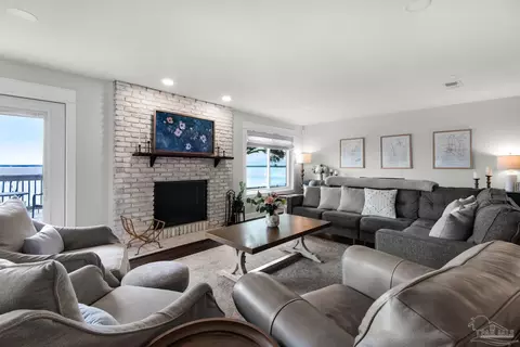 Living - 3845 Andrew Jackson Dr, Pace, FL 32571 photo 3 of 5