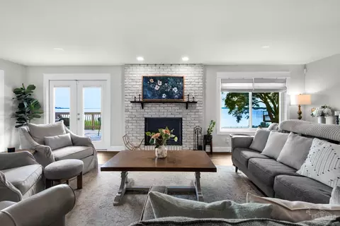 Living - 3845 Andrew Jackson Dr, Pace, FL 32571 photo 2 of 5
