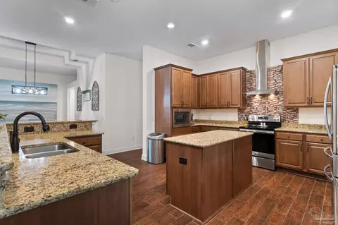 Kitchen - 6111 Dollarweed Dr, Pace, FL 32571 photo 2 of 5