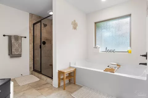 Bath - 6111 Dollarweed Dr, Pace, FL 32571 photo 4 of 8